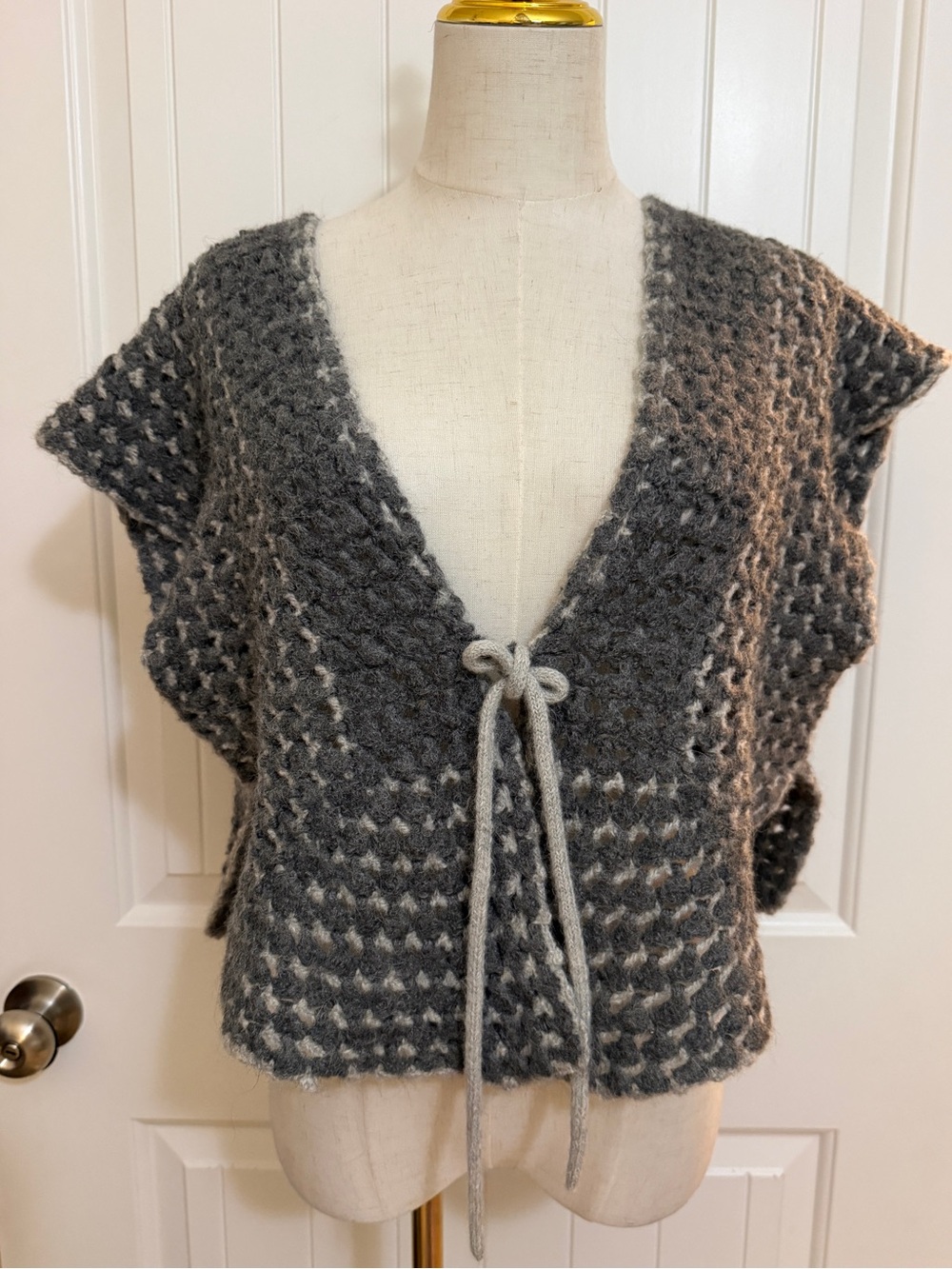 Moth Gray Open-Knit V-Neck Tie-Front Alpaca Sweater Vest Sz ML